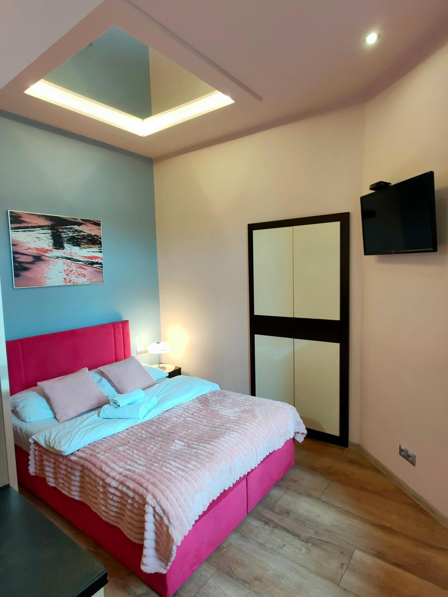 Mirror Pink Studio Apartment Krakau Exterior foto
