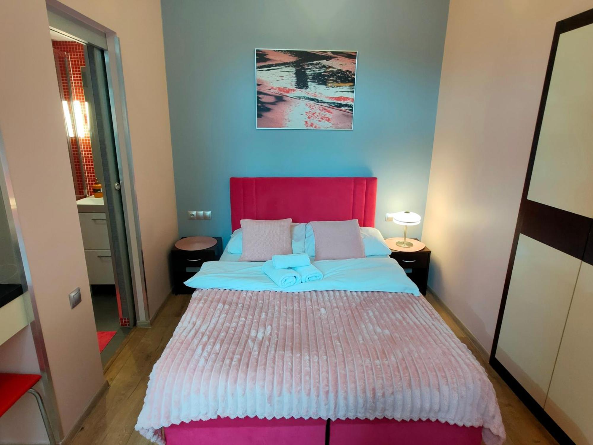 Mirror Pink Studio Apartment Krakau Exterior foto