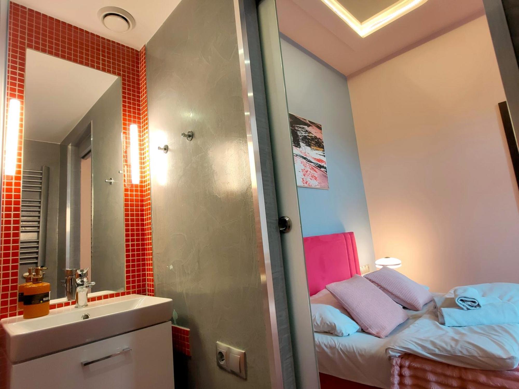 Mirror Pink Studio Apartment Krakau Exterior foto